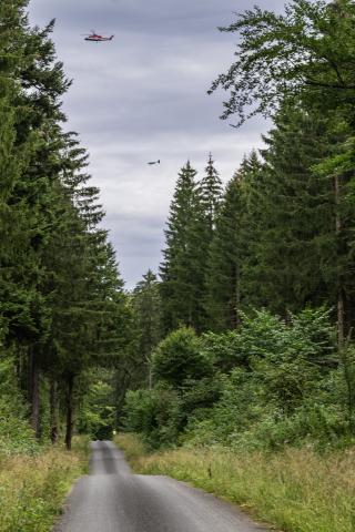 Noch bis zum 12. September 2026 führen die Partner im Rahmen des Forschungsprojekts DESMEX-MinD geophysikalische Messflüge im Erzgebirge und im Vogtland durch.