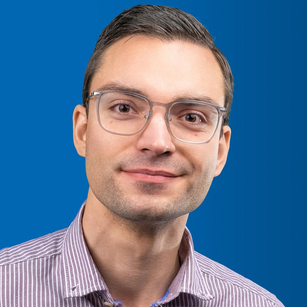 Porträtfoto eines Promovierenden des Graduiertenkollegs GRK 2802 (Promotionsprojekt P2)