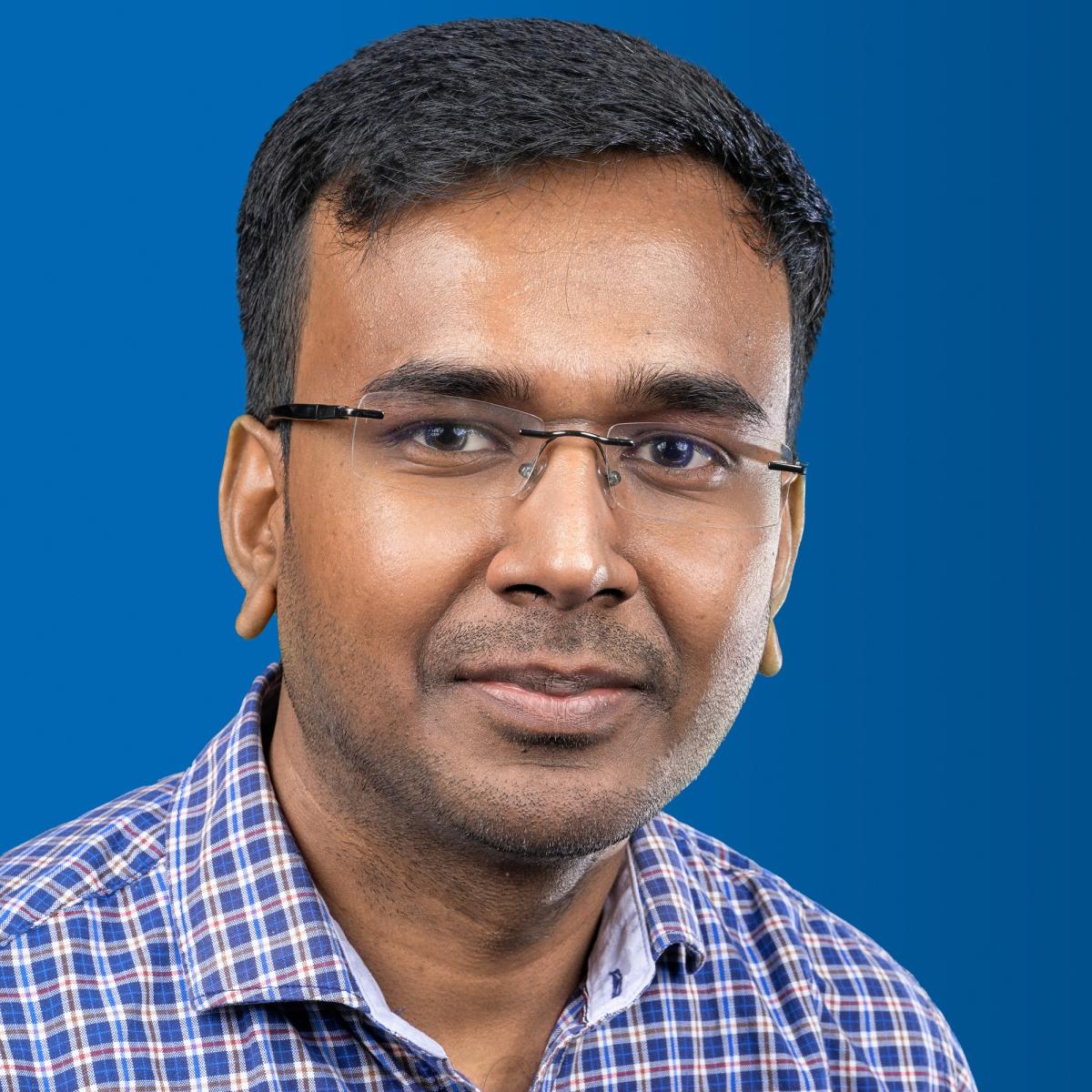 Porträtfoto eines Promovierenden des Graduiertenkollegs GRK 2802 (Promotionsprojekt P6)