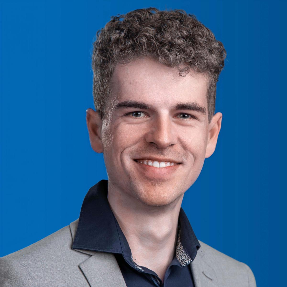 Porträtfoto eines Promovierenden des Graduiertenkollegs GRK 2802 (Promotionsprojekt P9)