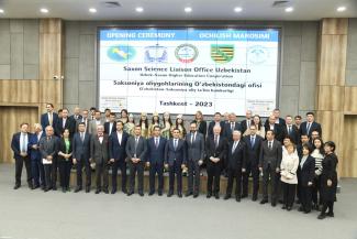 Gruppenbild zur Pressekonferenz anlässlich der Eröffnung des sächsisch-usbekischen Verbindungsbüros (© Saxon Science Liaison Office Uzbekistan / Foto: Ernes Kurtveliev)