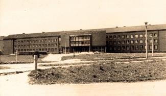 Clemens-Winkler-Bau Vorderansicht Ende der 1960er