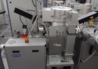 System for plasma-assisted atomic layer etching in the clean room laboratory, side view