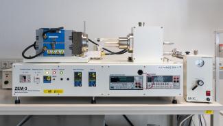 Messystem für Seebeck-Koeffizienten und elektrischen Widerstand ZEM-3 von ULVAC