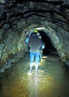 walk through the mine 