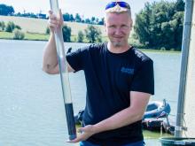 Dr. Richard Stanulla von GeoWiD mit Sedimentprobe