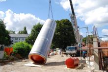 Heißwasserspeicher beim Aufbau in ein Energieautarkes Haus 