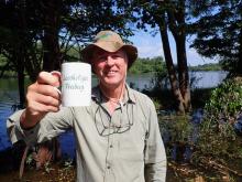 Prof. Matschullat mit Motivtasse