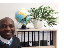 Desmond Okwor im Büro