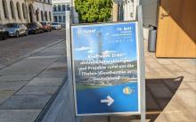 Kundenstopper vor Hörsaal mit Hinweis auf FK4