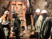 Schülerinnen und Schüler im Lehr- und Forschungsbergwerk