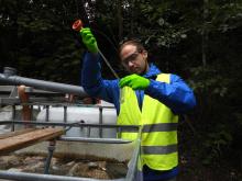 An der Spülhalde Hammerberg am östlichen Stadtrand von Freiberg ist seit Juli 2024 die Pilotanlage für ein neuartiges Wasserbehandlungsverfahren in Betrieb. 