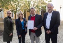 From left to right: Head of Human Resources Katrin Porrmann, Rector Professor Jutta Emes, Professor Stefan Vögele, Professor Michael Höck (Dean of the Faculty of Economics).