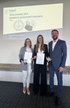 Prof. Zeidler mit den Heinrich Schubert Preisträgerinnen 2025