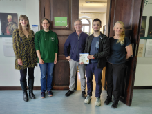 Personen vor Green Office