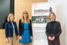 v.l.n.r.: Rektorin Jutta Emes, Prorektorin Karina Sopp und Anna Cavazzini.
