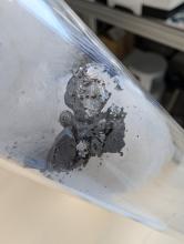 Reinstsilicium-Bruchstücke nach der Reaktion mit Chlorwasserstoff